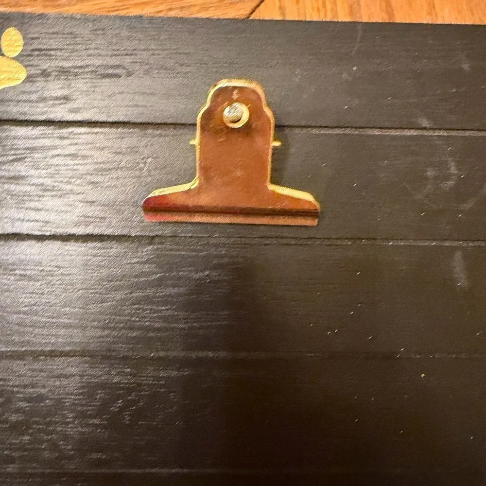 Black and Gold Paw Print Wall Clip Decor